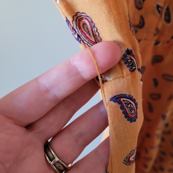 Vintage 70s mustard paisley button front dress with pintucks 1940s style - Picture 8 of 14